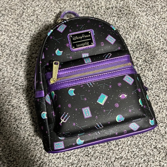 Loungefly Disney Hocus Pocus Glow In The Dark Cauldron Crossbody Bag